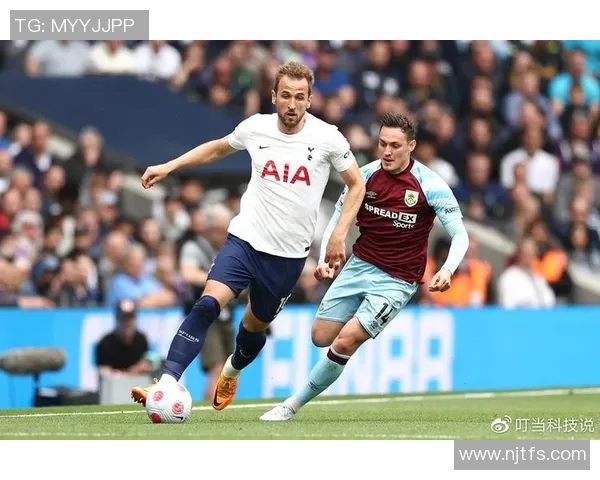 凯恩的传奇之路：从足球天才到世界级教练的蜕变与影响